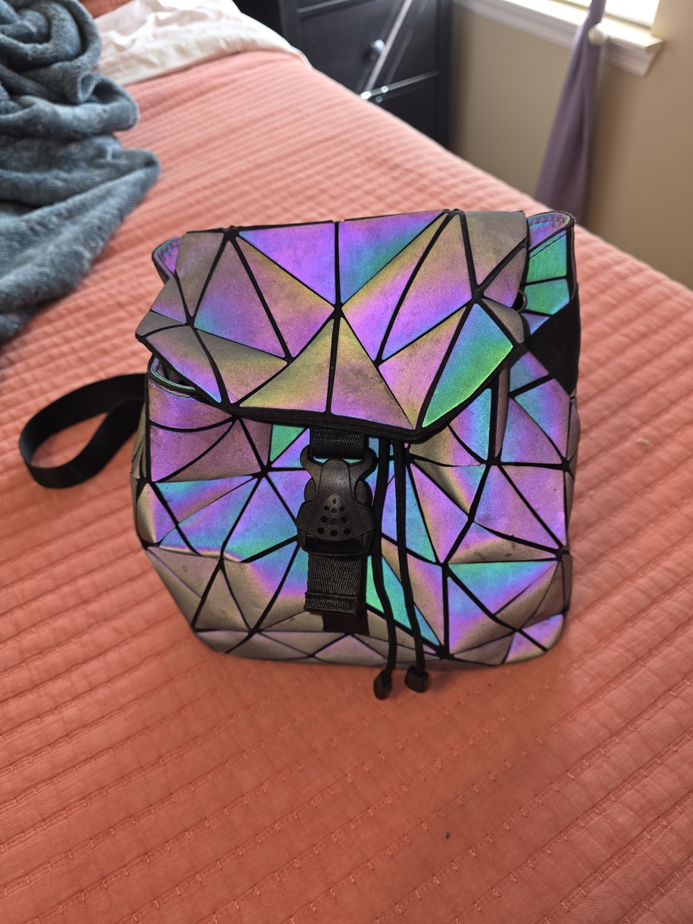 Holographic Geometric Drawstring Crossbody Bag - Iridescent